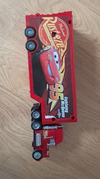 Camión Mack Cars con remolque