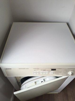 Secadora Siemens iQ660, lleva bandeja para plegar.