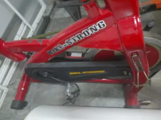Bicicleta Estática Roja