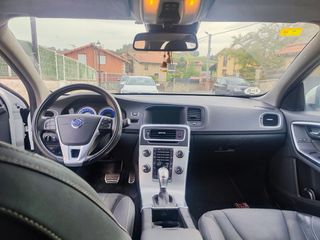 Volvo V60 D3 R-Design 2013