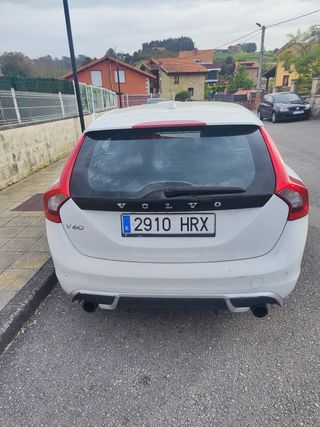Volvo V60 D3 R-Design 2013