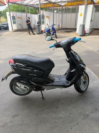 Ciclomotor Scooter Negro Automático