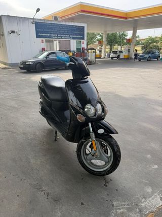Ciclomotor Scooter Negro Automático