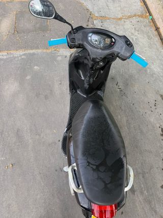 Ciclomotor Scooter Negro Automático