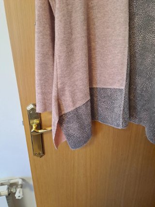 Jersey fino rosa y gris  Costura delantera plata