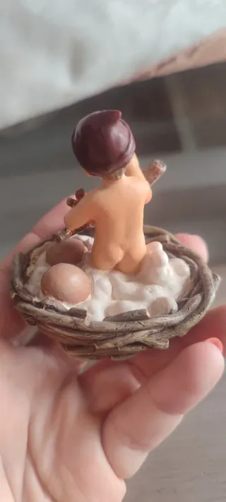 Figura ángel  en nido
