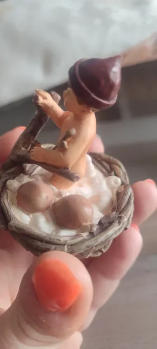 Figura ángel  en nido