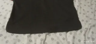 Blusa Mango combinada negra y roja