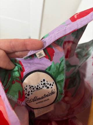 Vestido floral morado y rojo