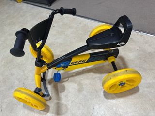 Coche de pedales BERG Amarillo