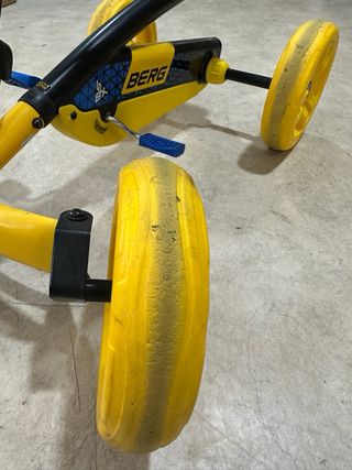 Coche de pedales BERG Amarillo