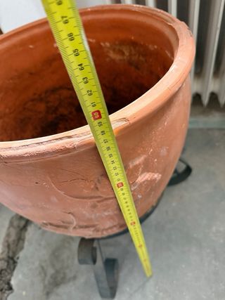 Maceta terracota con soporte metal