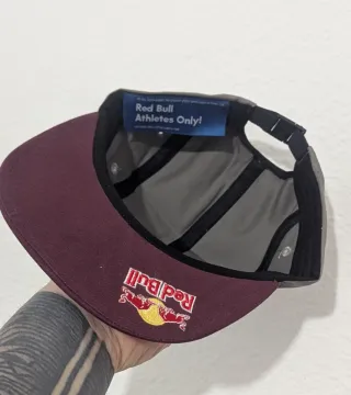 Gorra Red Bull Gris y Roja