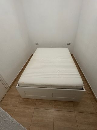 Cama Ikea con 4 cajones, 2 somieres y colchón