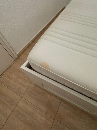 Cama Ikea con 4 cajones, 2 somieres y colchón