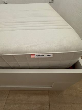 Cama Ikea con 4 cajones, 2 somieres y colchón