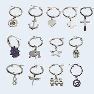 Aros con figuras de acero inoxidable.
