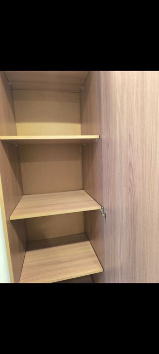 Armario alto de madera