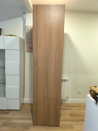 Armario alto de madera