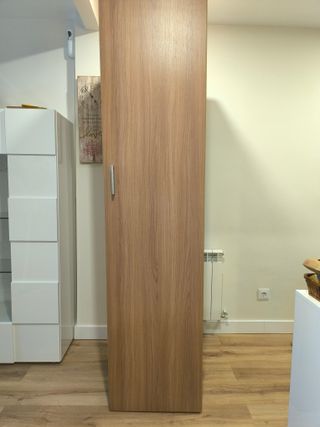 Armario alto de madera