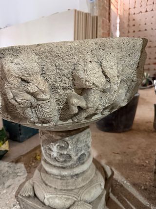 Maceta de piedra decorativa