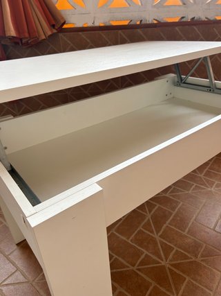 Mesa auxiliar blanca de madera