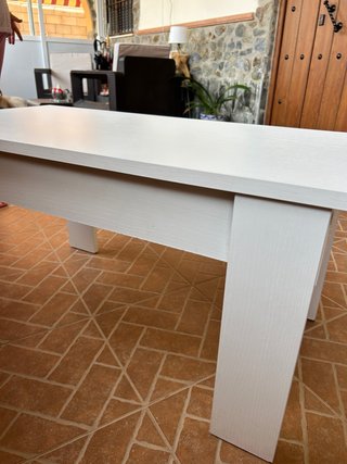 Mesa auxiliar blanca de madera