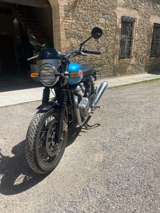Royal Enfield Interceptor 650 Azul