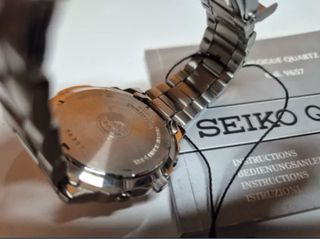 Reloj Seiko Cronógrafo Rojo y acero inoxidable