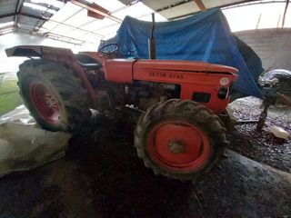 Tractores viejos y también averiados