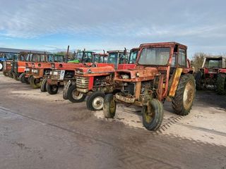 Tractores viejos y también averiados