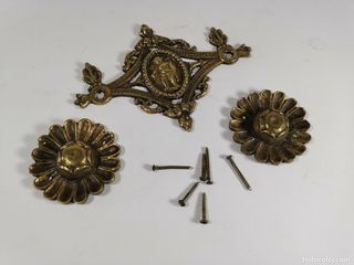 Antiguos herrajes/ornamentos de bronce