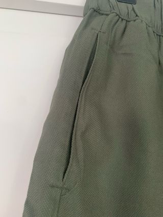 Pantalón corto verde militar con lazo
