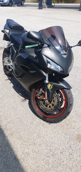 Honda CBR Negra Deportiva