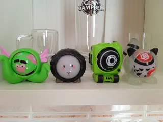 Lote 4 figuras coleccionables