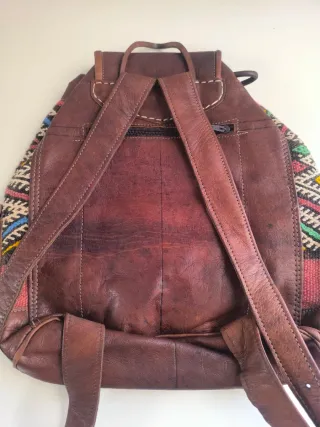 Mochila de piel auténtica con diseño étnico