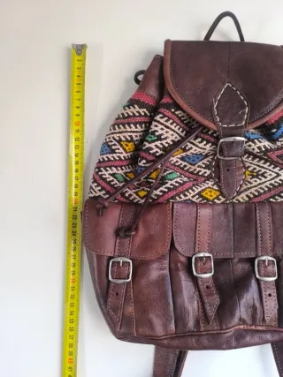 Mochila de piel auténtica con diseño étnico