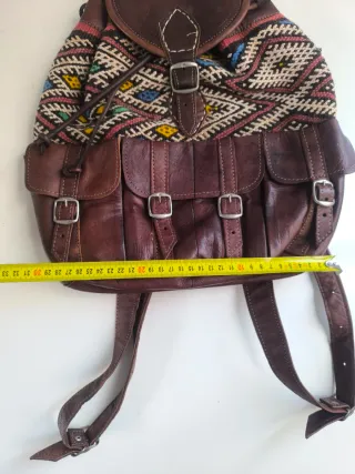 Mochila de piel auténtica con diseño étnico