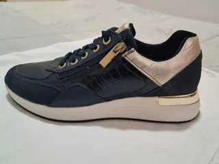 Sneakers Piel Azul Marino Detalles Dorados Talla41