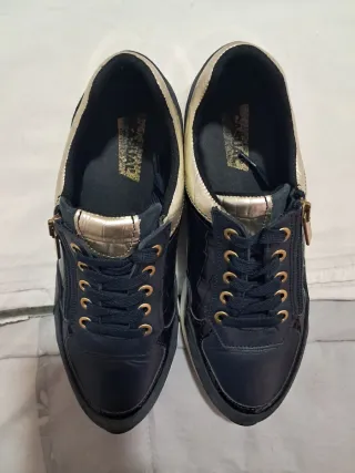 Sneakers Piel Azul Marino Detalles Dorados Talla41
