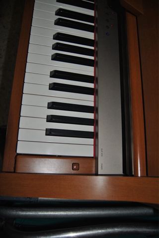 Piano Digital Marrón