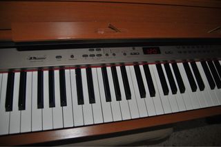 Piano Digital Marrón