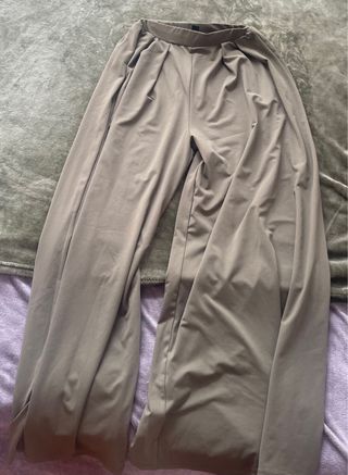 Pantalón verde pierna ancha cintura elástica