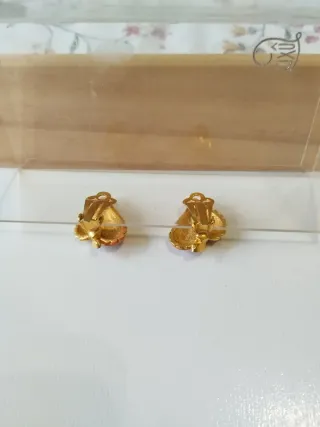 Preciosos pendientes imitando coral y oro