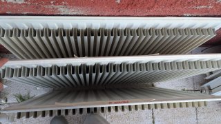 Radiadores blancos de metal