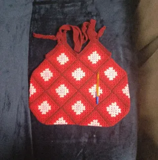 Bolso de ganchillo hecho a mano