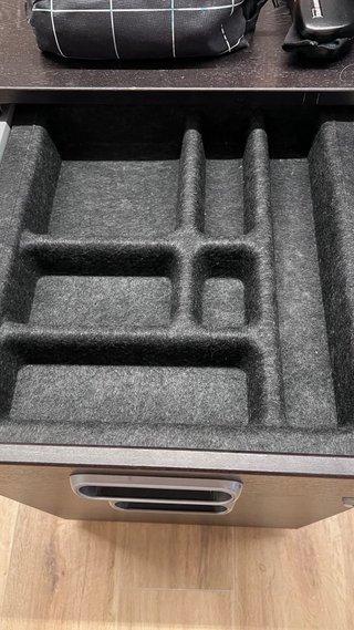 Cajonera de oficina marrón con ruedas