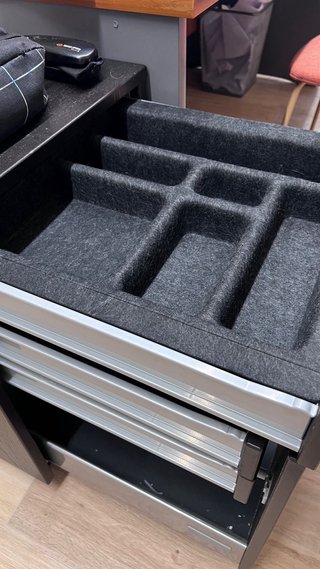 Cajonera de oficina marrón con ruedas