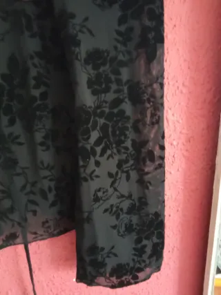 Rebeca transparente floral anudada