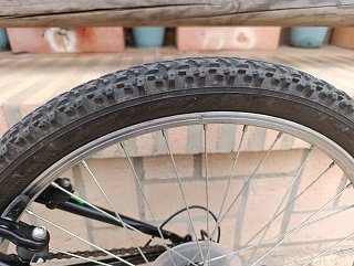 Bicicleta  negra y verde de 24"